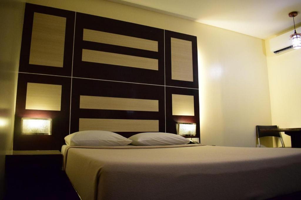 Vista Hotel Cubao Quezon City Exterior photo
