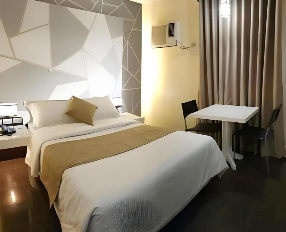 Vista Hotel Cubao Quezon City Exterior photo